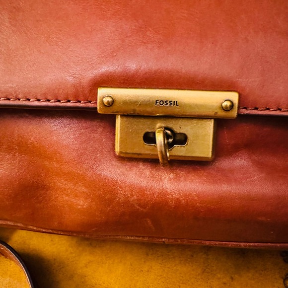 Fossil Brown Leather Memoir Novel Flap Crossbody Messenger Satchel Purse ZB5413 - Picture 2 of 14